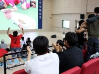 "교실에서 월드컵 틀어준 교사들 색출하라"…학생들 반발, 성명문까지