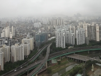 초강력 규제 비웃은 집값…현 정부 1년 서울 아파트 ‘15% 폭등’