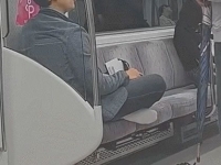 임산부석에서 신발 벗고 다리 쭉…좌석 3칸 차지한 남성에 시민 "더럽다" 일침