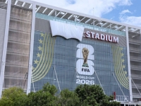 6만석 테이프칠에 경기장 외관 공사까지…FIFA의 '로고 결벽증'