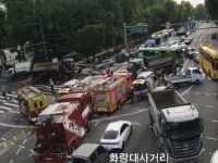서울 화랑대사거리서 덤프트럭 3중 추돌…2명 부상