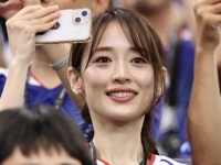 "너무 예쁜데?"…월드컵 중계 잡힌 축구선수 아내에 日누리꾼 환호
