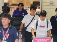 "고개 숙이지 말아요" 따뜻한 목소리…손흥민·이재성 등 격려 받으며 귀국