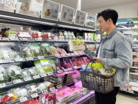 출점 대신 '장보기'…대형마트 위협하는 편의점