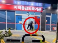 "할아버지, 타세요" 응급실까지 노인 모신 킥보드 학생, 박수와 우려 동시에