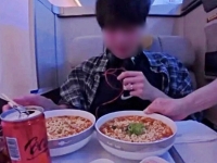 "승무원 진짜 극한직업"… 비즈니스석 '기내식 20번' 주문한 유튜버