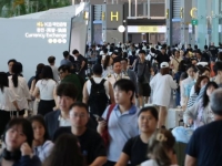 "해외여행 그렇게들 가더니"…여행사 영업익 40% 증발, 대체 왜