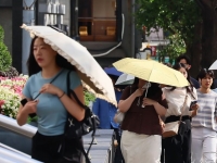 "에어컨 없인 못 버틴다" 사람 잡는 더위…서울, 오늘 40도 찍을까