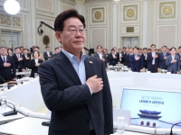 李대통령 "AI 대격변기, 과감한 투자·속도전 필요…산업지도 지방 중심으로"