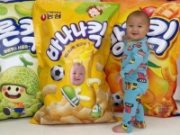 엄마 몰래 바나나킥 먹다 들킨 아기…농심도 움직인 '머쓱 표정'