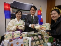 [르포]김밥 건넨 대사, 아세안 7억명 향한 ‘한식 외교’ 나섰다