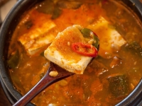 "밥그릇을 왜 안 들지?"…외국인이 본 한국 식문화