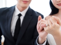 "혼인신고만 해도 1700만원 드립니다"…저출산에 파격 정책 내놓은 '이 나라'