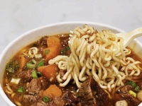 가격 올렸더니 오히려 잘 팔린다…'사망선고' 받았던 中 라면 시장의 부활