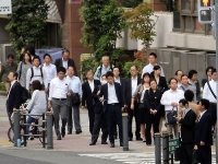 "노후 걱정 한시름 놓겠네" 65세 넘어도 정규직…시니어 인재 붙잡는 日 기업