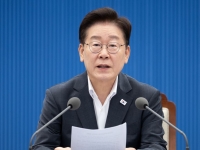 [폴폴뉴스]李대통령 지지율 6주째 하락 40.2%