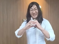 '충주맨' 떠나자…'가발쓰고 손하트' 최연소 이동석 시장 왔다