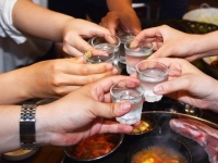 '부어라, 마셔라' 대신 취향껏…소주·맥주·막걸리 출고 IMF 이후 역대 최저