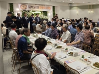 자식에게 손 벌리는 대신 연금…韓 노인소득 10년 새 80% 증가