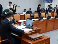 국회 운영위, ‘이진숙 제명 촉구 결의안’ 가결…국힘은 불참