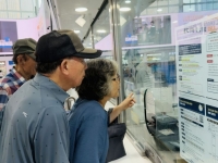 "자식 도움 없으면 표도 못 끊나"···더 멀게 느껴지는 고향길
