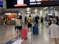 ‘톡’으로 끊는 기차표, 어르신 귀향길이 '턱' 막혔다
