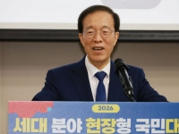 "대통령, 민주당 탈당해야" 논란, 이석연 1년 만에 퇴진