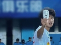 "동물 학대 멈춰라"…시즌 첫 골 넣은 축구선수, 고양이 추모 세리머니