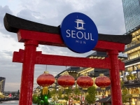 '서울 문'이라 써놓고 '일본식 구조'에 '중국식 홍등'…"전혀 어울리는 않는 상황"