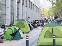 "대체 어디 아파트길래" 전세 계약 위해 이틀 밤샘 '오픈 런'…텐트까지 등장