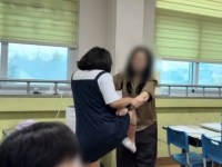 초등생이 교사 머리채 잡고 발길질 했는데…학부모 '아동학대'로 고소