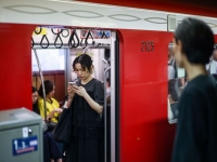 "이 정도는 아니었는데"…일본인 '내향적인 성격' 갈수록 심해져, 왜?