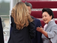 "통역 없이 멜라니아와 대화?"…중국도 깜짝 놀란 시진핑 부인 영어 실력
