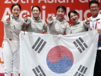 [나고야AG]펜싱 여자 사브르, 결승서 일본 꺾고 8년 만에 금메달 탈환