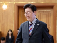 李대통령 "광주군공항 2028년 이전 늦다…최대한 당기도록 재검토"