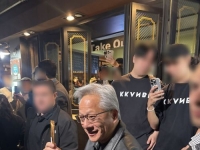 "이게 뭐죠?" 젠슨 황도 감탄…외국인 사로잡은 한국 대표 '건강 선물'