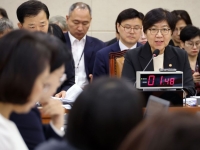 기초연금 '동결 논란'에 정은경 복지장관 "하위 45% 노인에 1분기 인상분 소급 지급"