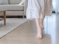 "집에서 맨발로 다녔을 뿐인데"… "절대 안돼" 의사들 경고한 이유
