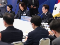 반도체 메가프로젝트 앞당긴다…주 52시간 특례도 검토