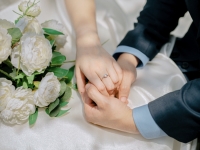 "청첩장만 달랑 보내긴 좀"…결혼 전 예비부부, 평균 11번 밥 산다