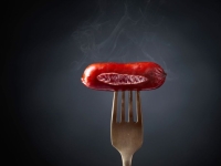 “닭고기인 줄”… 알고 먹으면 뒷목 잡는 닭 목 소시지