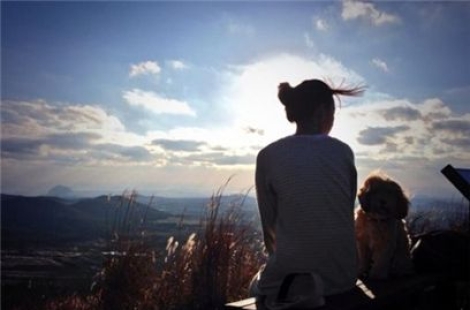 "이발소 집 막내딸" 가수 이효리, 부친상…남편 이상순과 빈소 지켜