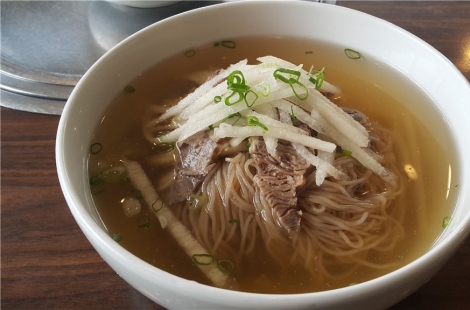 냉면 한 그릇 2만원 눈앞…서민 음식값도 손 떨리네