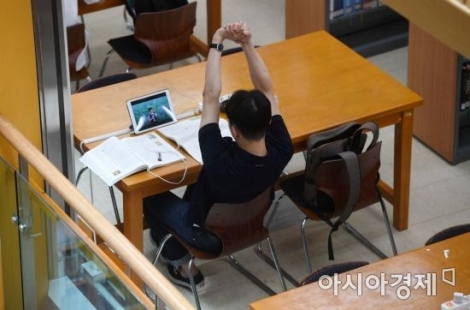 [단독] OECD, 한국에 또 노동개혁 주문…"이중구조·호봉제 손봐야"