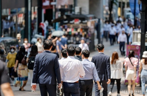 "일주일치 점심값 50만원 독박"…신입사원 퇴사 부른 회사 문화에 '와글와글'