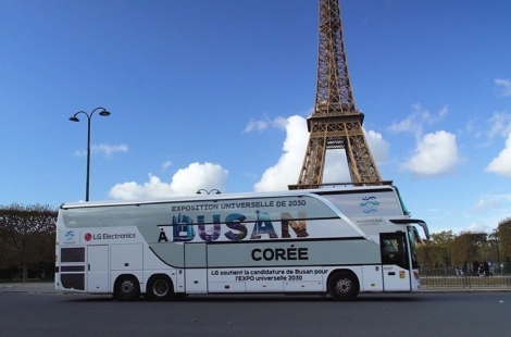 파리 누비는 LG 부산엑스포 버스…기업들도 막판 총력전