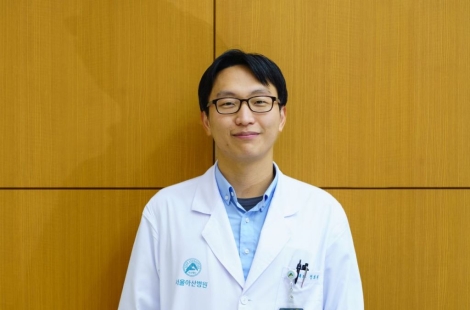 '저속노화' 정희원, 검찰 송치…강제추행 혐의는 제외