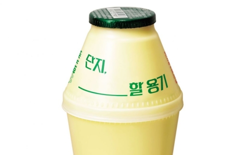 "SNS에서 본 바로 그 우유" 명동 의류매장까지 점령한 'K-바나나우유'