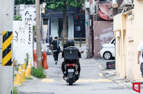 "한달 700만원도 벌어요" 두둑한 수입에 '불법 외국인 라이더' 활개