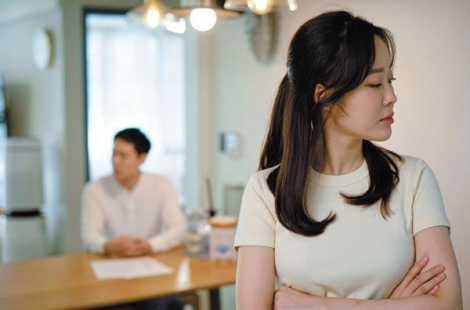 '연봉 1억' 주장한 남편, 알고보니… "남편이 불쌍"VS"배신감 문제"